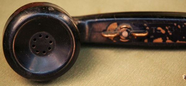 Téléphone de voiture datant du débarquement de la seconde guerre mondiale.