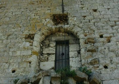 Porte sur le vide à la Tour César à Provins