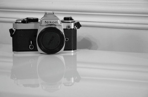 Nikon FE et son reflet